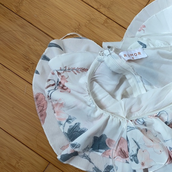 Showpo other half playsuit in white floral - Picture 4 of 4